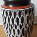 Vase Schwarz Weiß Rot Gelb - Bild 1