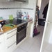 vollmöbliertes kleines Zimmer von offenem Paar - Bild 10